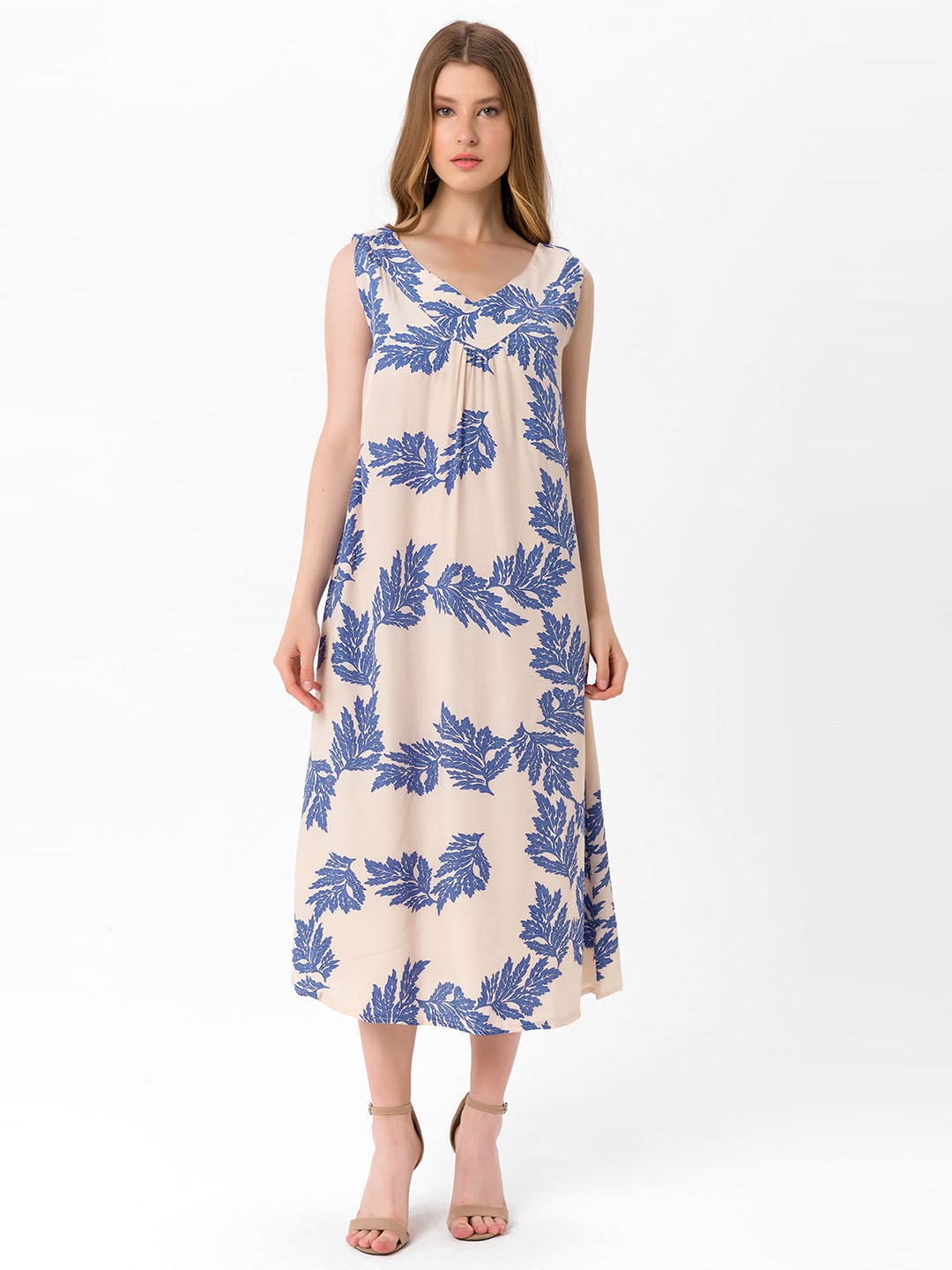 

bebe PLUS Grey & Blue Ethnic Print A-Line Midi Dress, Off white