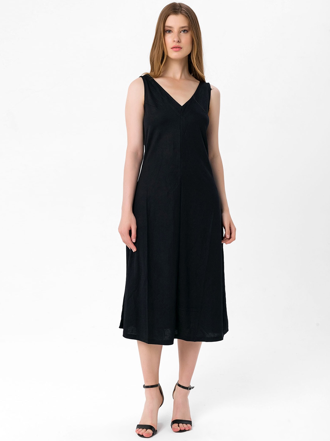 

bebe PLUS Black Solid A-Line Midi Dress