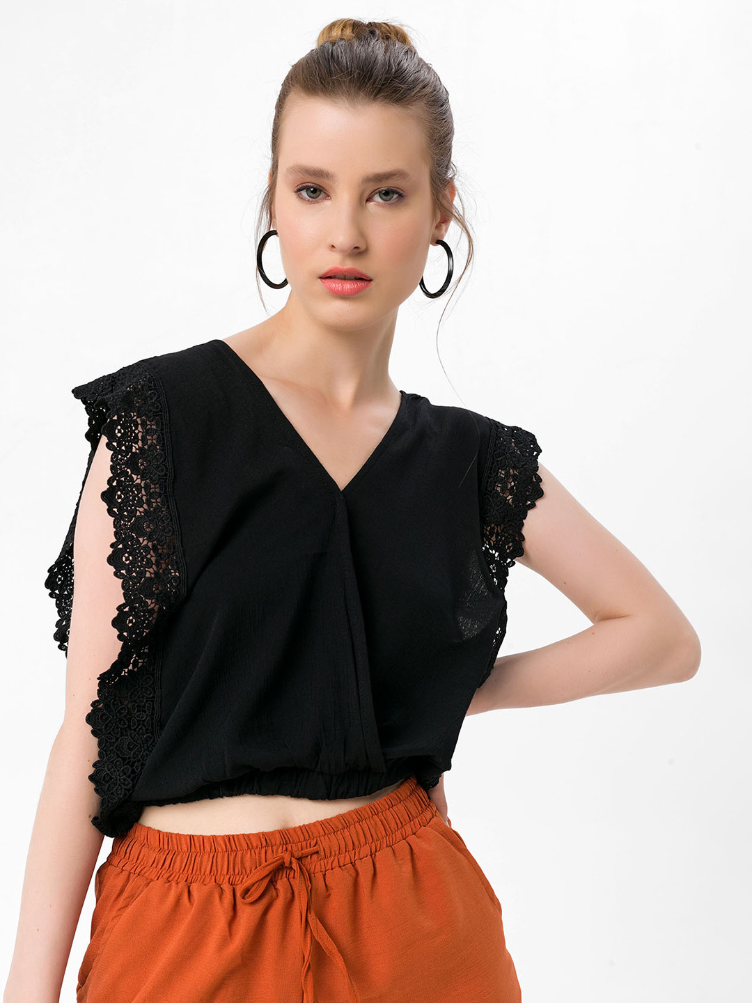 

bebe PLUS Black Lace Detail Blouson Crop Top