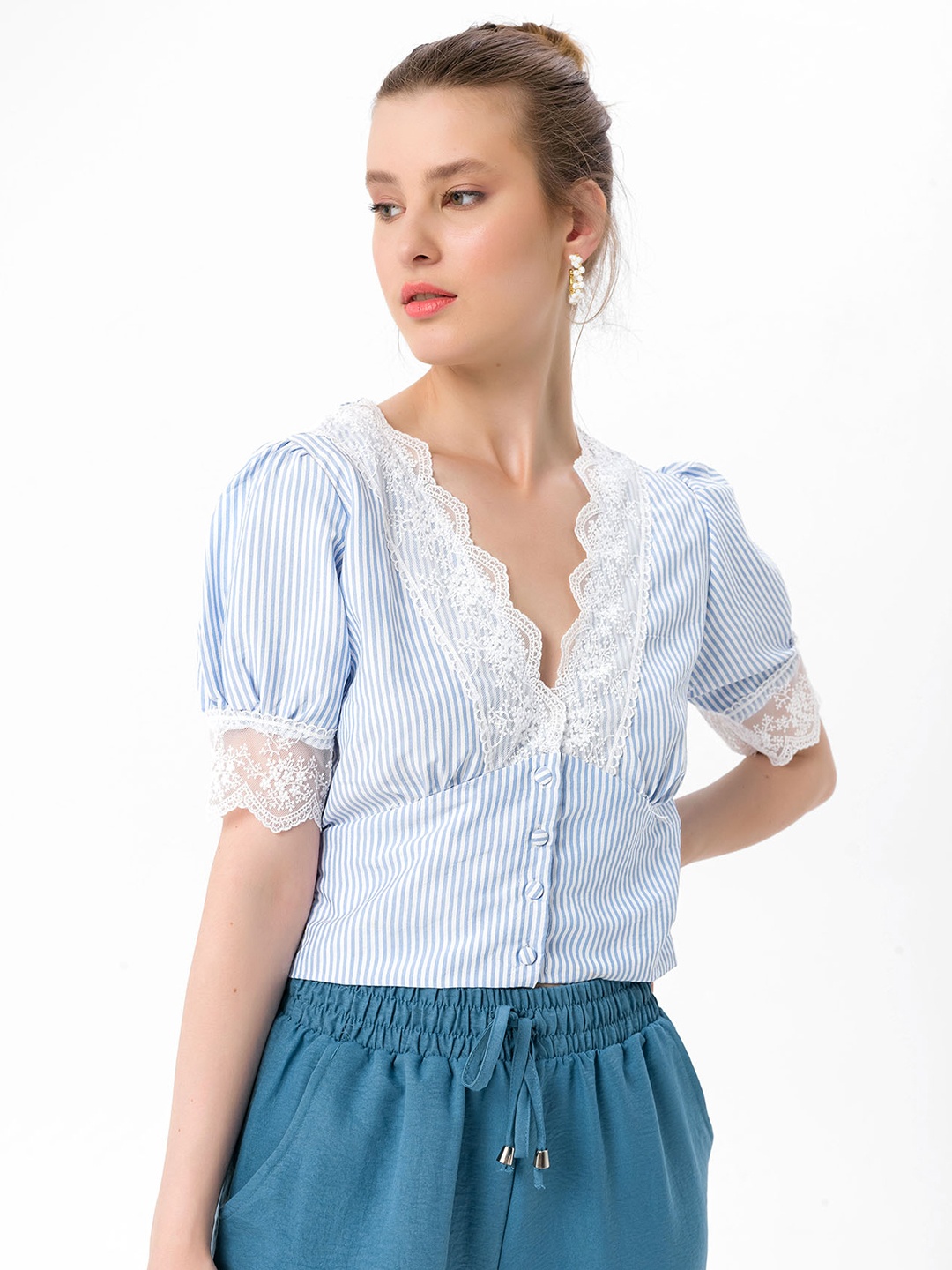 

bebe PLUS Blue & White Striped Victorian Empire Crop Top