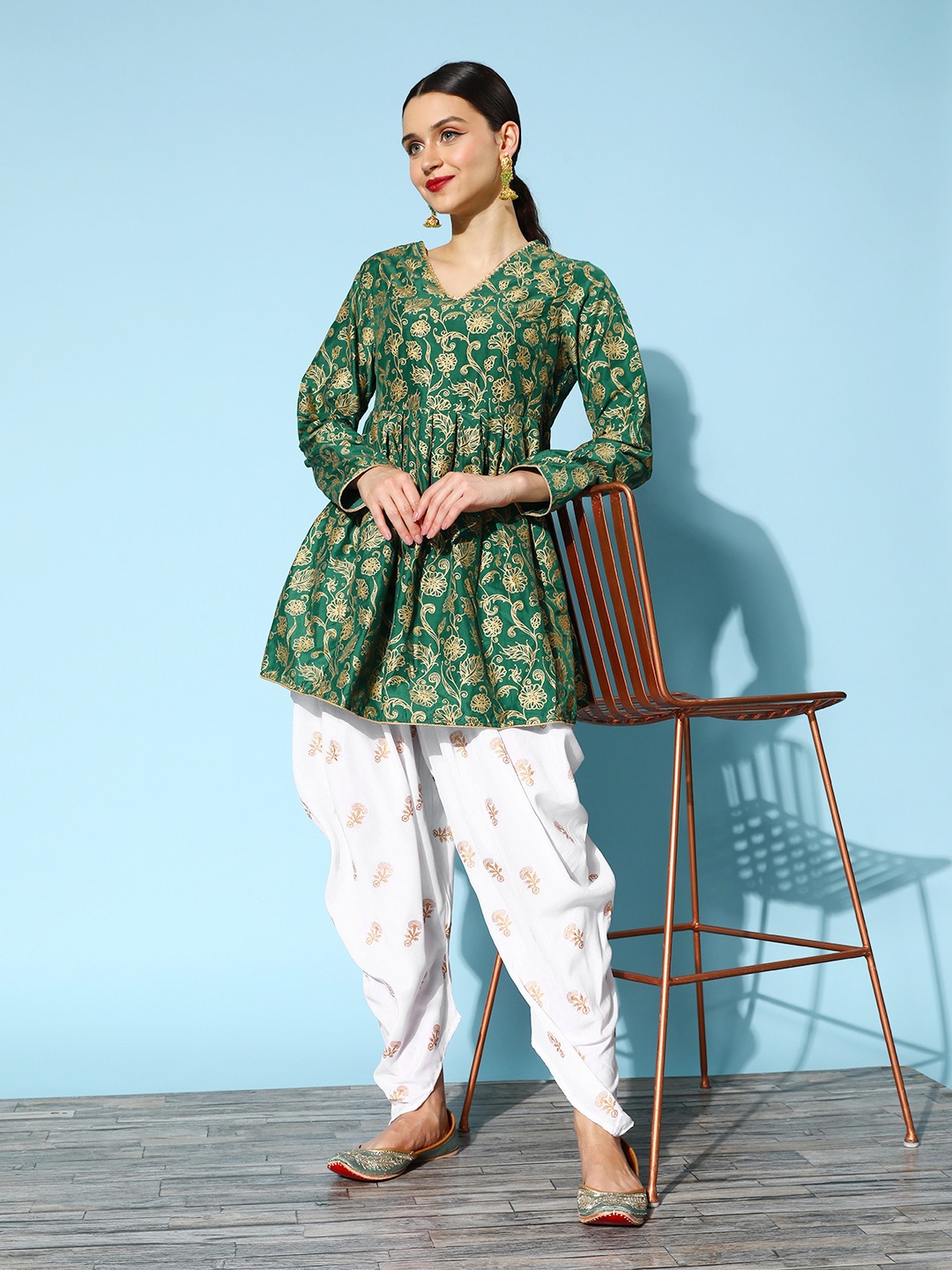 

HERE&NOW Women Ethnic Motifs Polyester New Neckline Kurta Set, Green