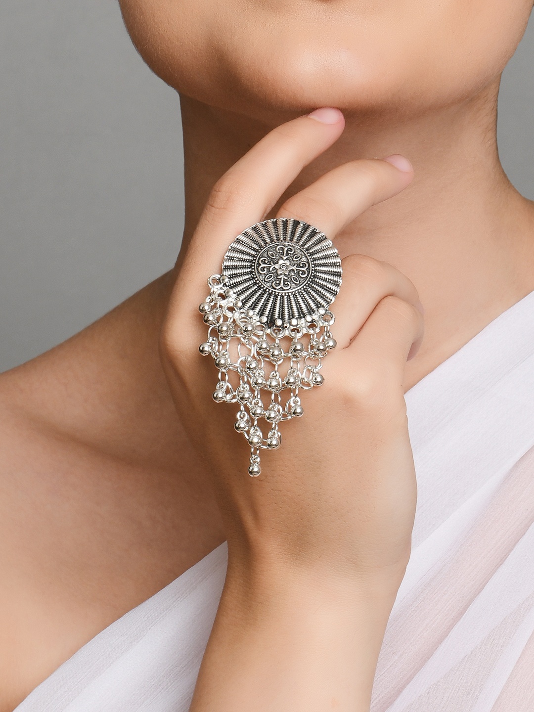 

Fida Oxidised Silver-Plated & Mirror Adjustable Finger Ring