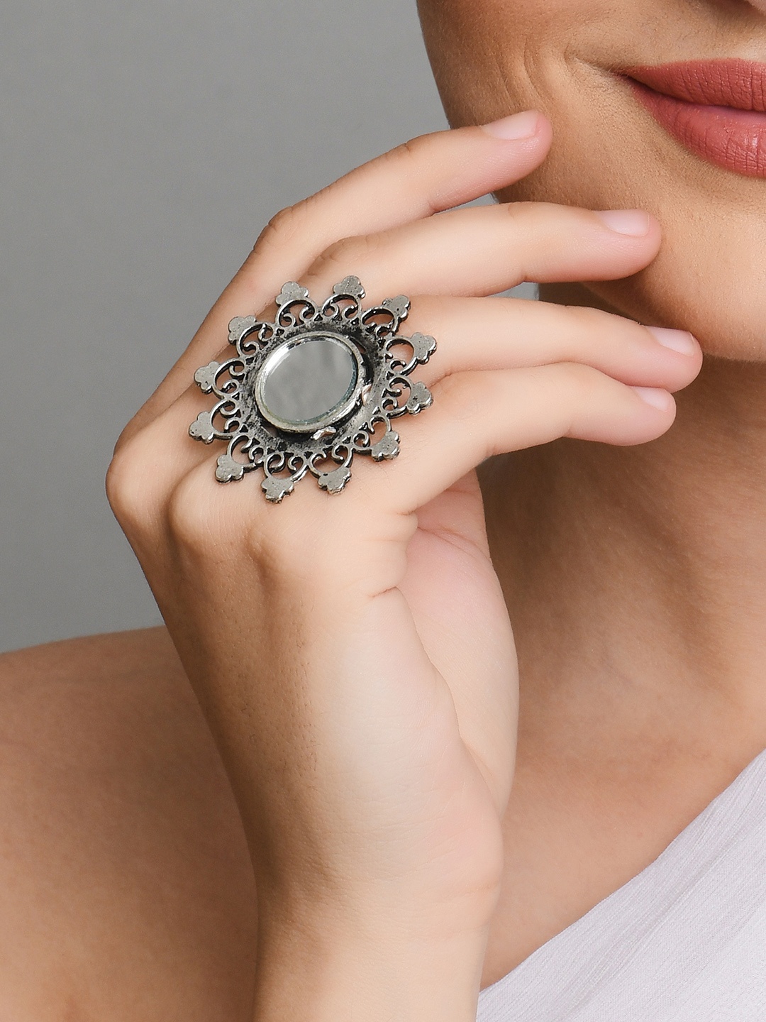 

Fida Women Silver-Toned Oxidized Mirror Finger Ring