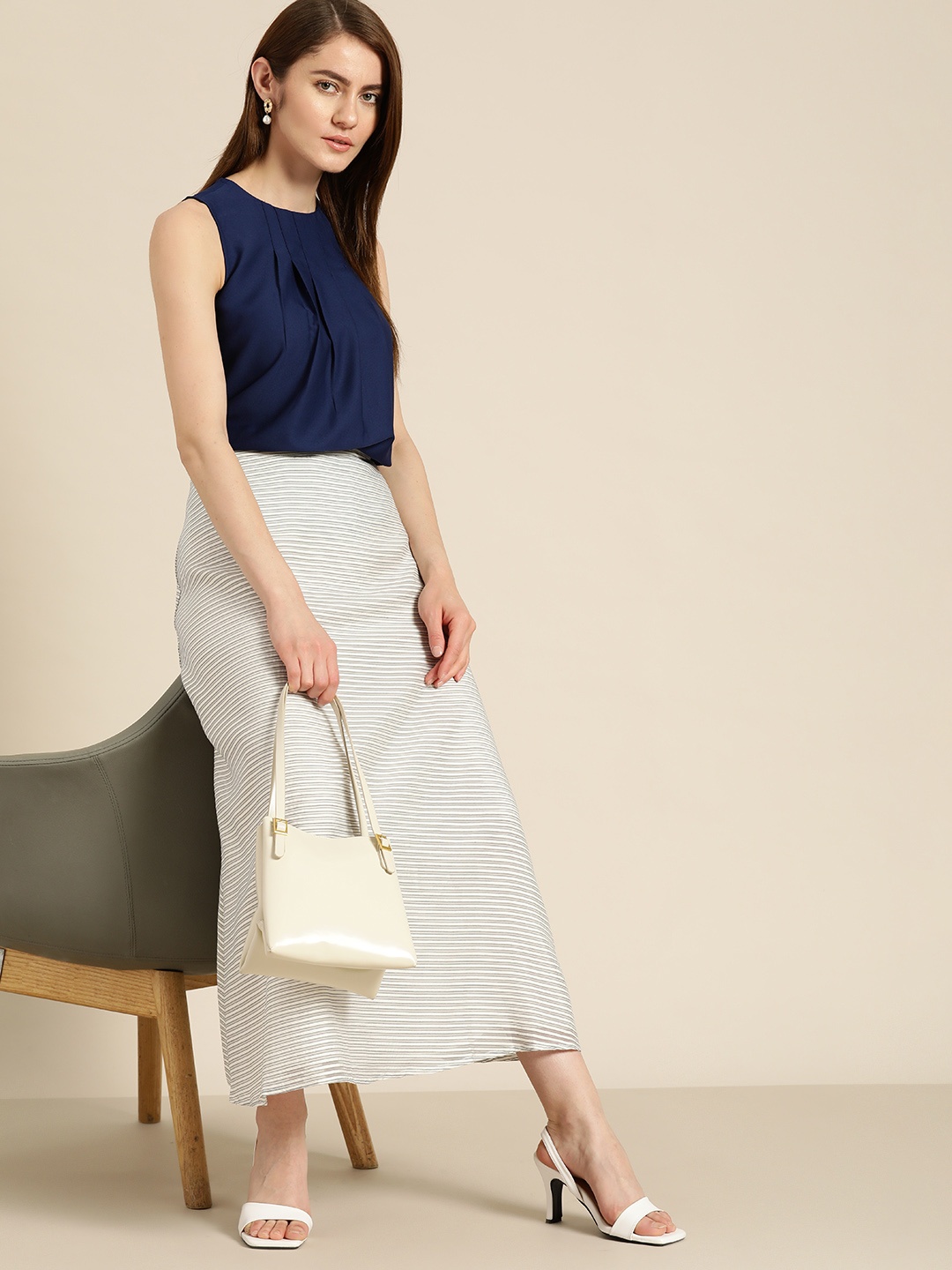 

her by invictus Pleated Detailed Sleeveless Top, Navy blue
