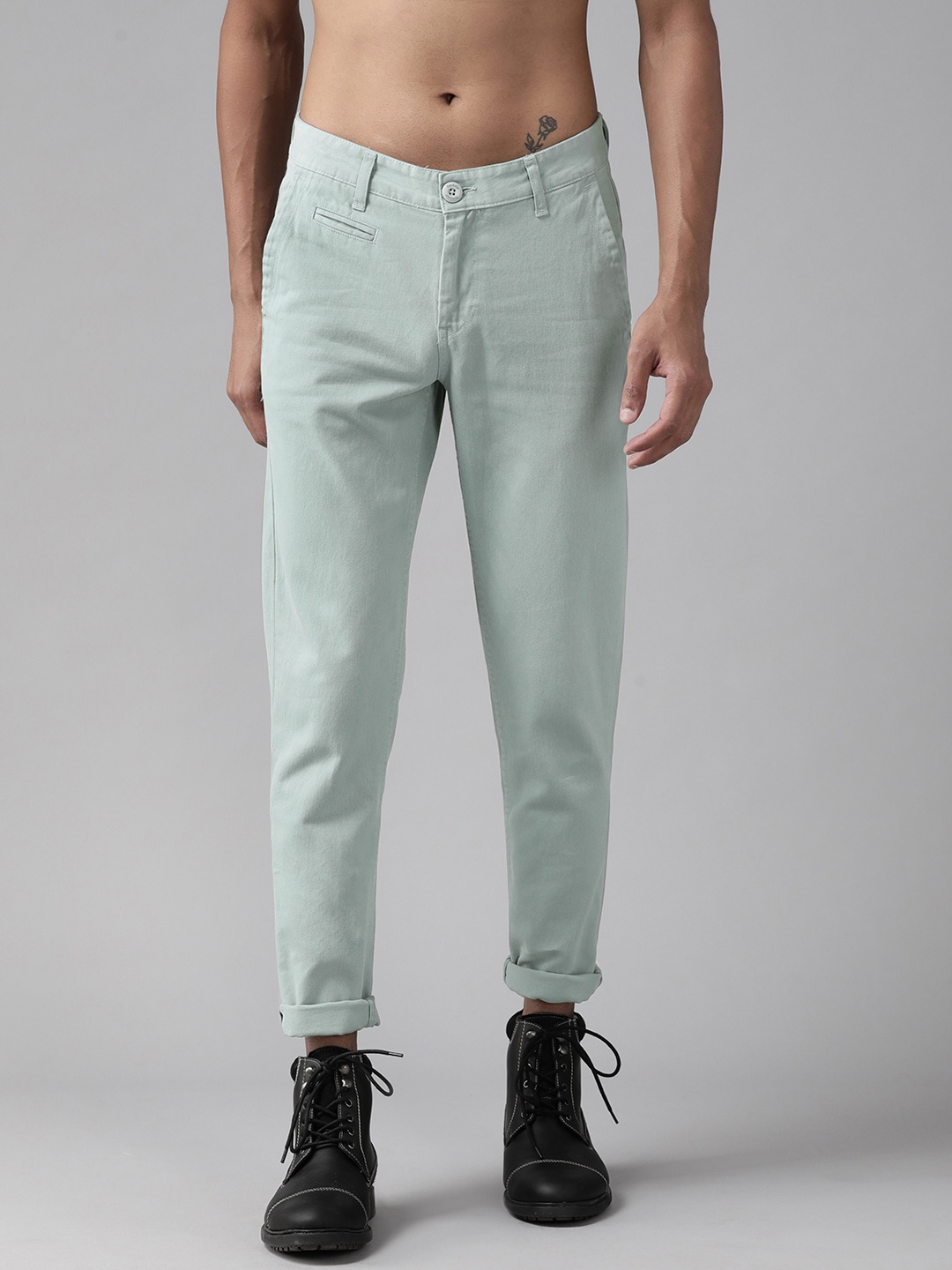 

Roadster Men Green Solid Pure Cotton Slim Tapered Fit Trousers
