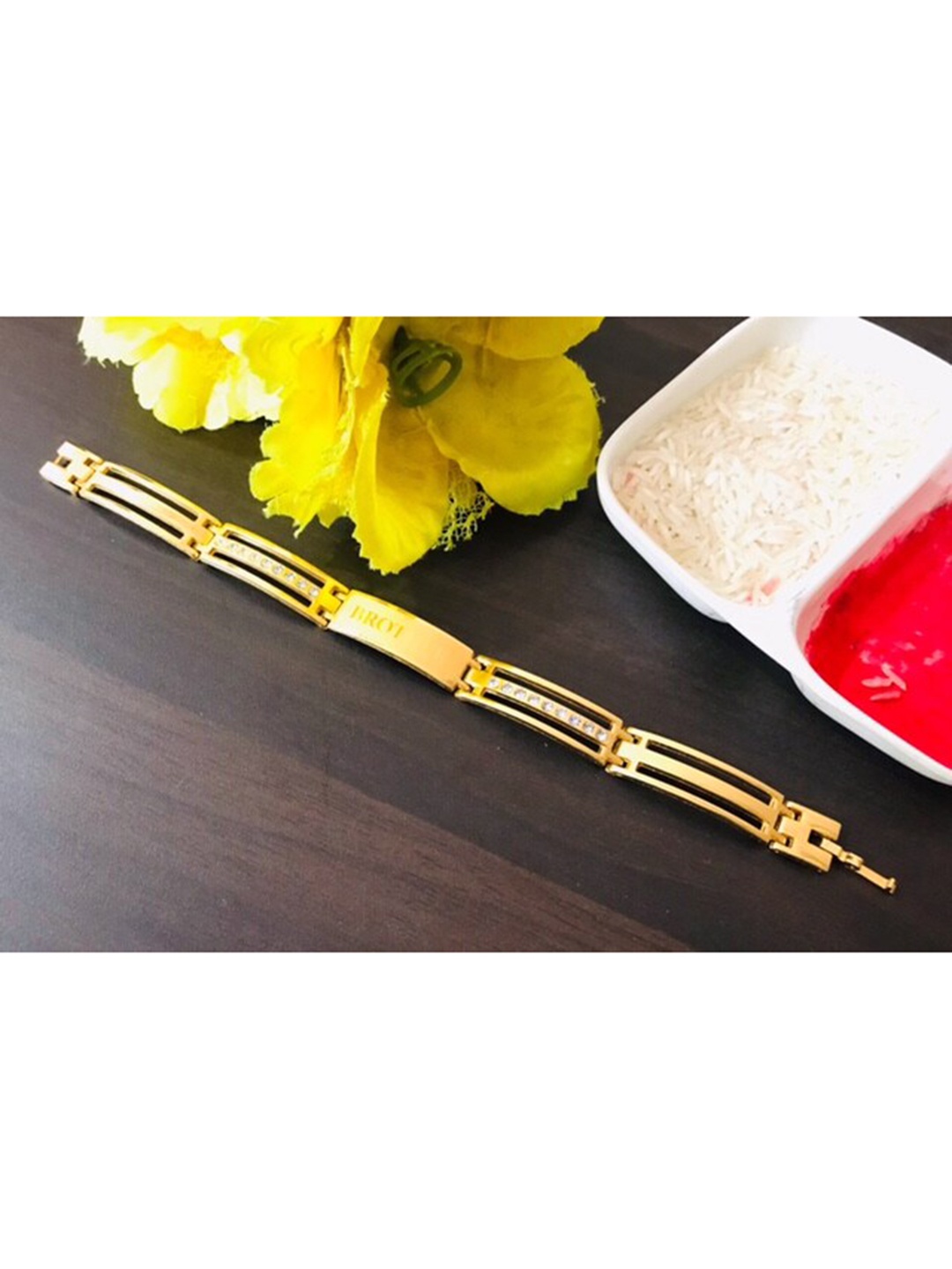 

MORKANTH JEWELLERY Men Gold-Plated Gold Diamond Studded Rakhi With Roli Chawal