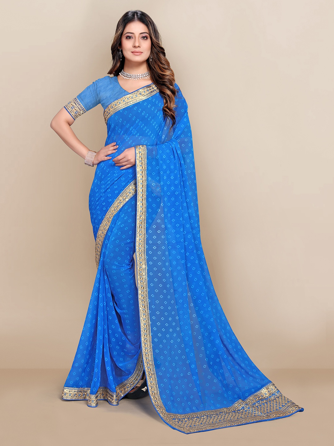 

VAIRAGEE Blue & White Embroidered Pure Georgette Bandhani Saree
