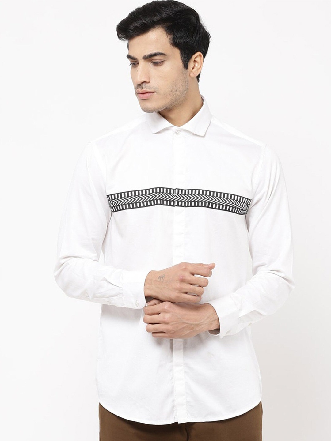 

STROP Men White Printed Casual Shirt