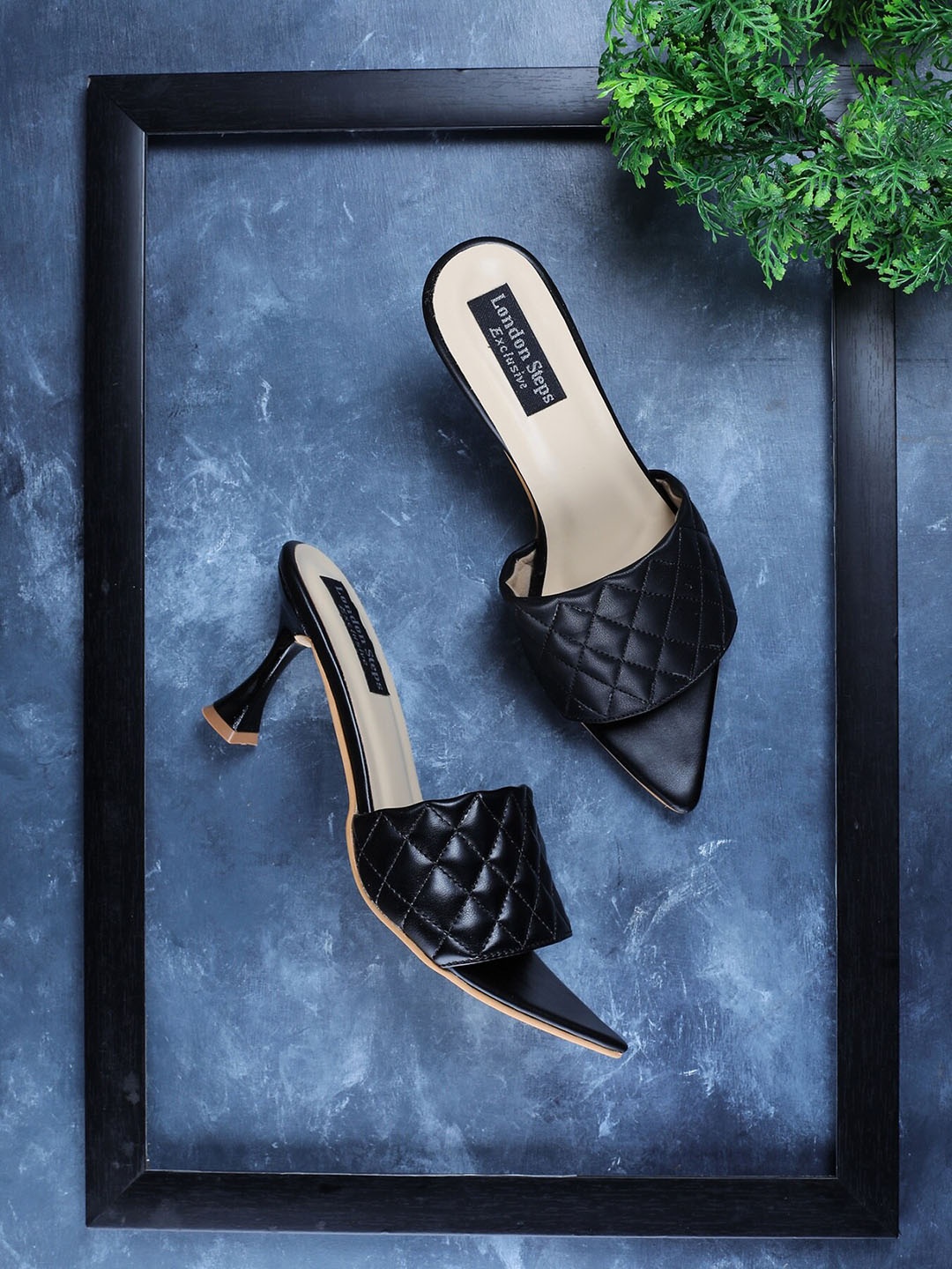 

LONDON STEPS Black Textured Kitten Sandals