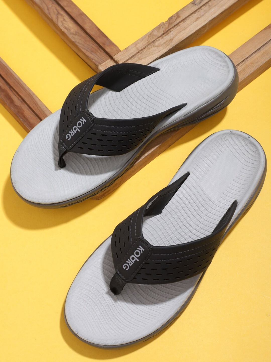 

Koburg Men Grey & Black Croslite Thong Flip-Flops