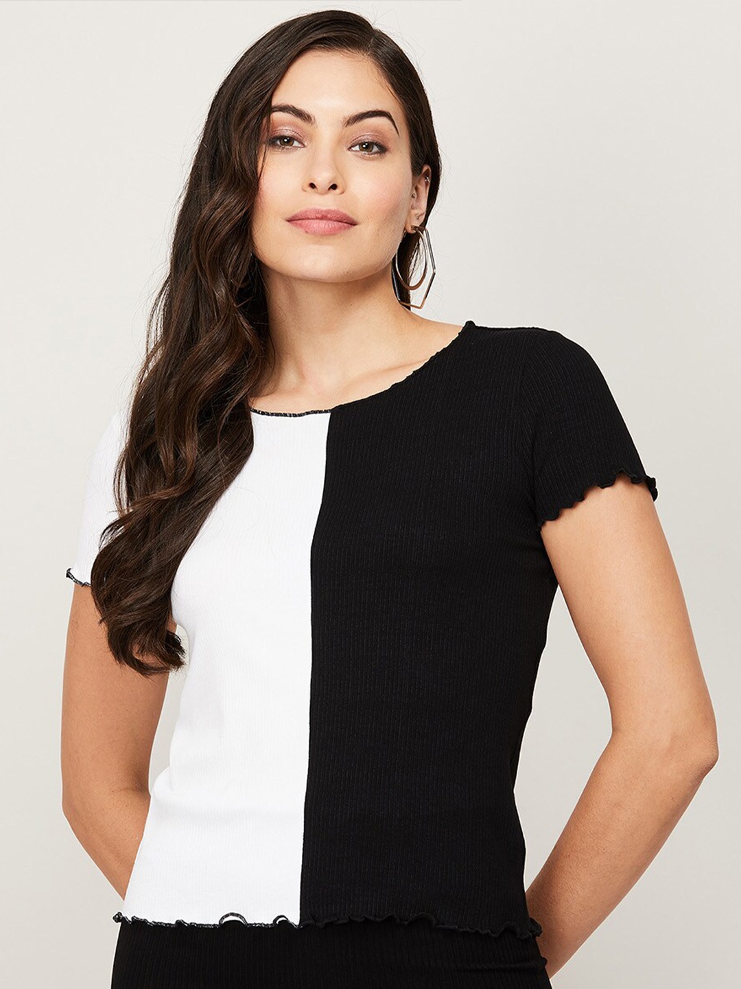 

Fame Forever by Lifestyle Women Black & White Colourblocked Top