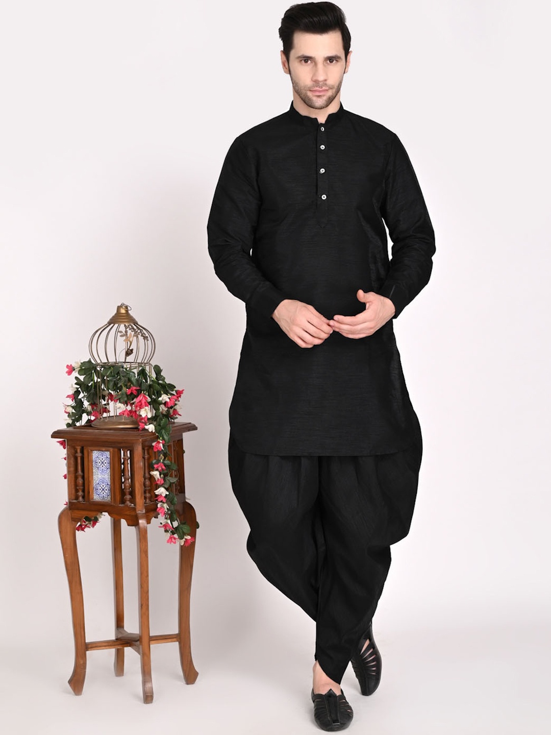 

TAHVO Men Black Dupion Silk Kurta With Dhoti Pants