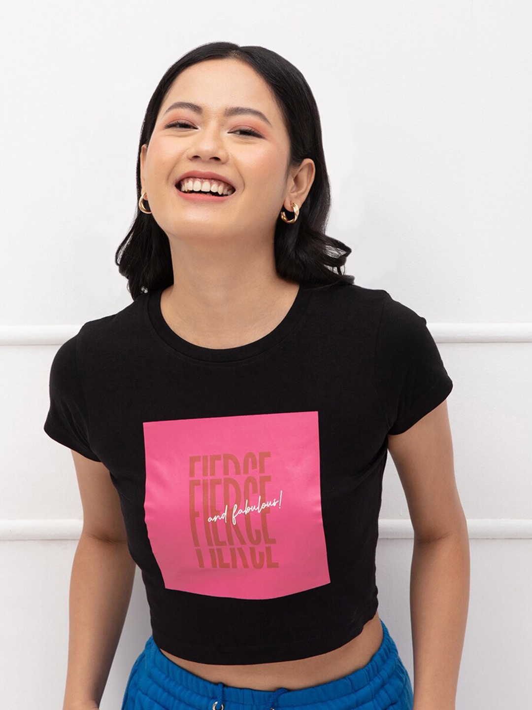 

20Dresses Women Black & Pink Typography Printed Extended Sleeves Slim Fit T-shirt