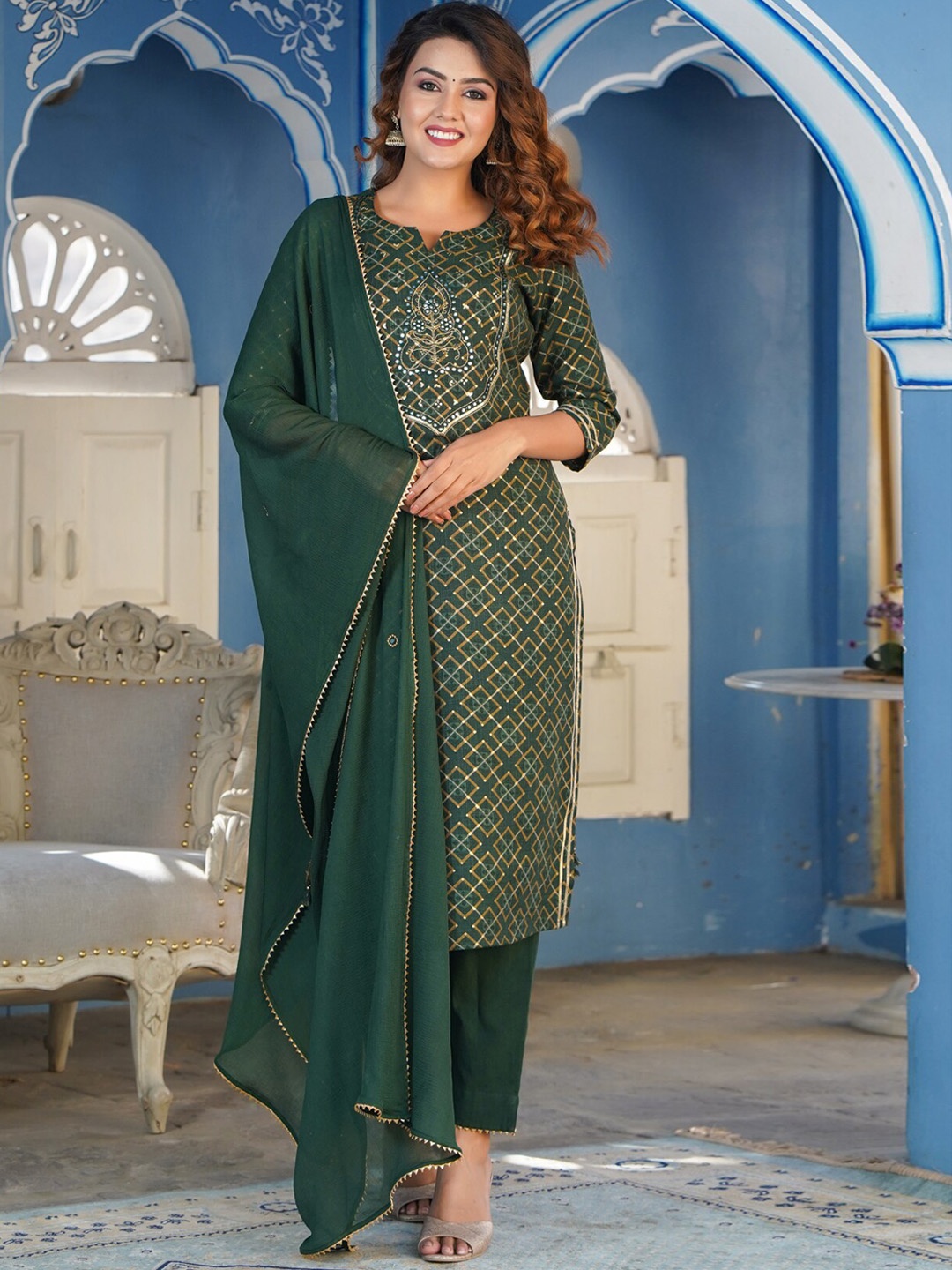 

PIROH Women Green Printed Kurta With Trouser & Dupatta
