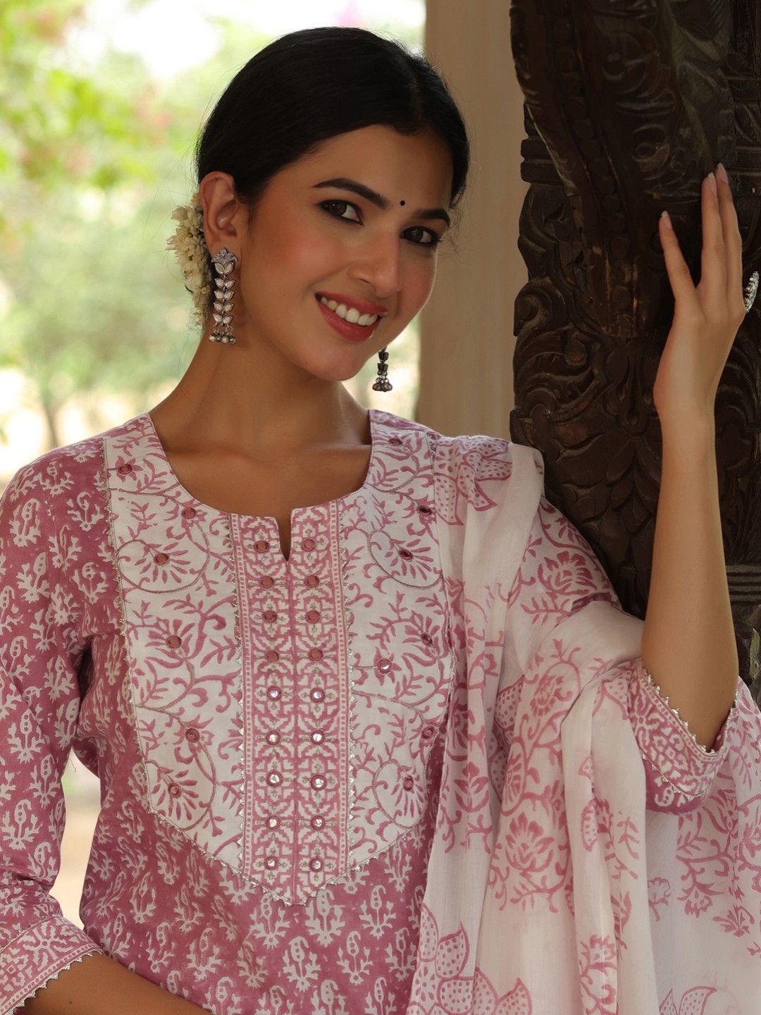 

PIROH Women Mauve Floral Printed Kurta with Trouser & Dupatta