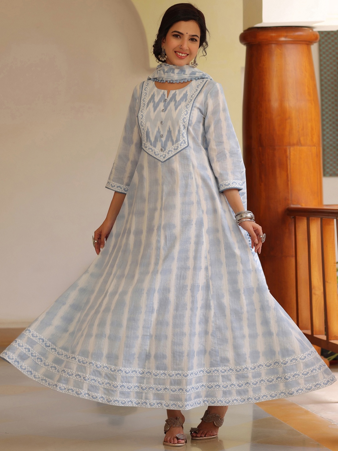 

PIROH Women Blue Tie and Dye Ethnic Maxi Dress With Dupatta