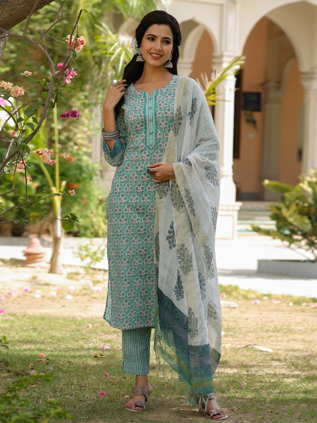 

PIROH Women Green Butta Printed Kurta with Trousers & Dupatta