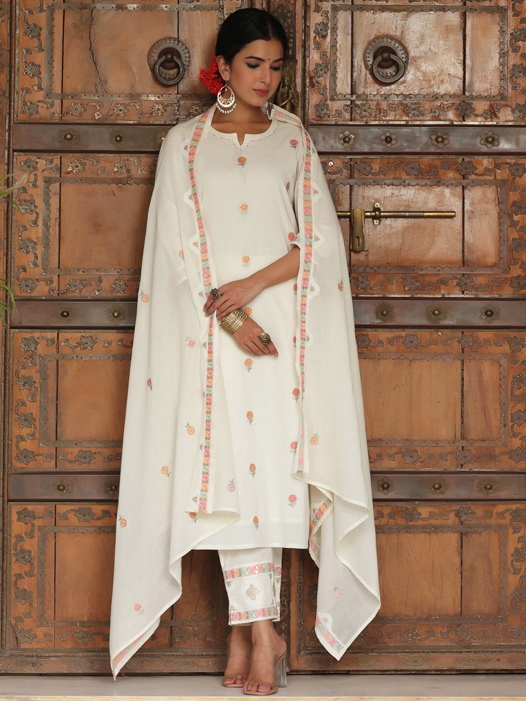 

PIROH Women Off White Ethnic Motifs Printed Kurta with Trousers & Dupatta
