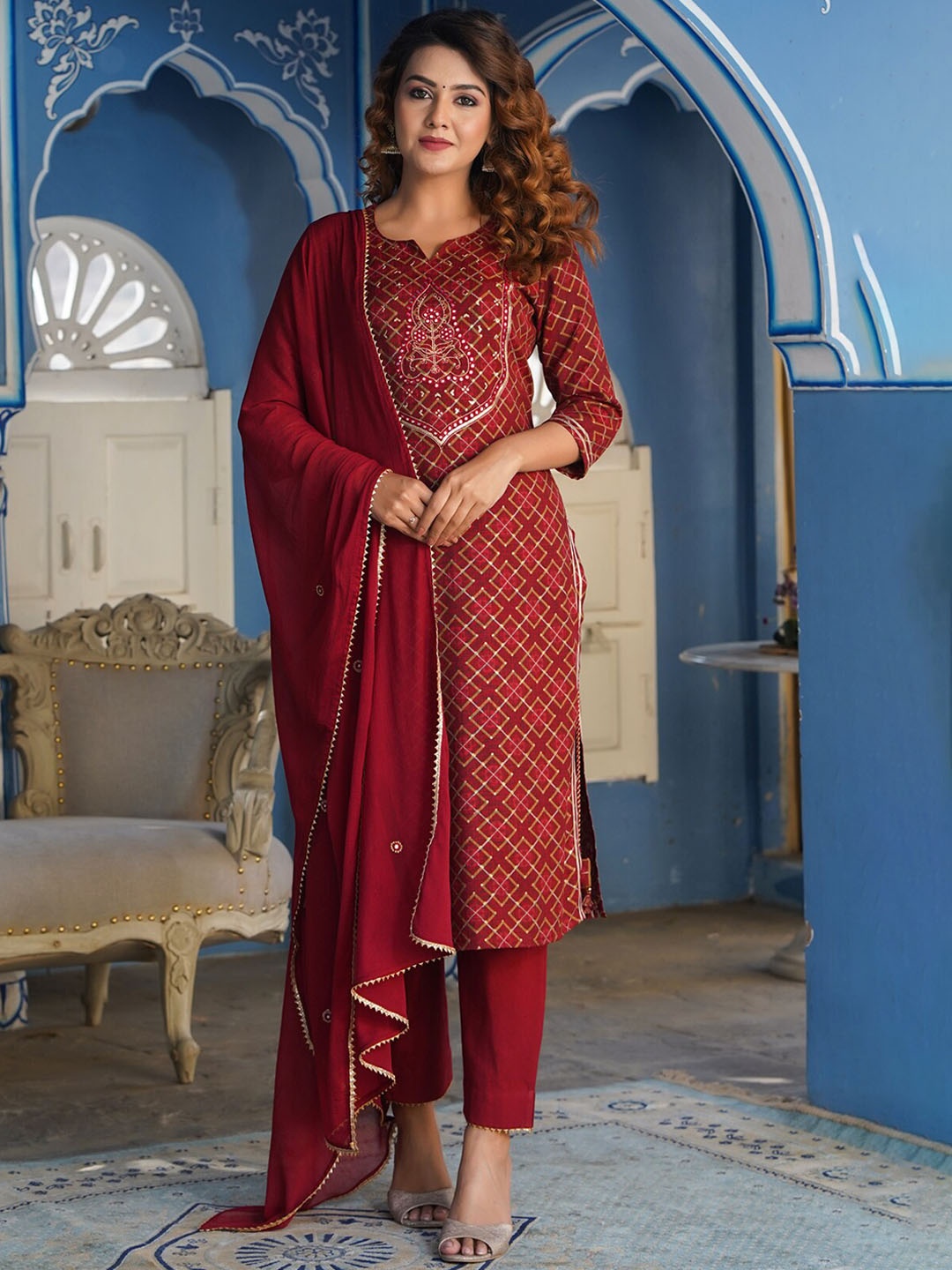

PIROH Women Maroon Geometric Kurta with Trousers & Dupatta