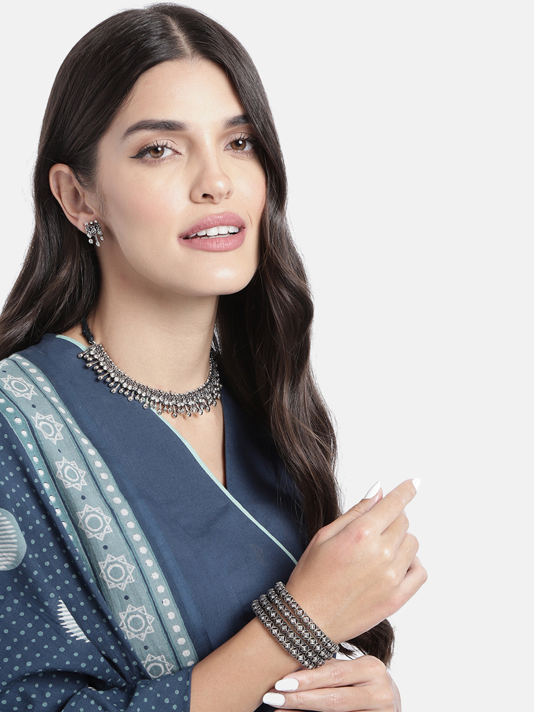

Onaifa Black & Silver-Toned Textured Stone Studded Jewellery Set, White