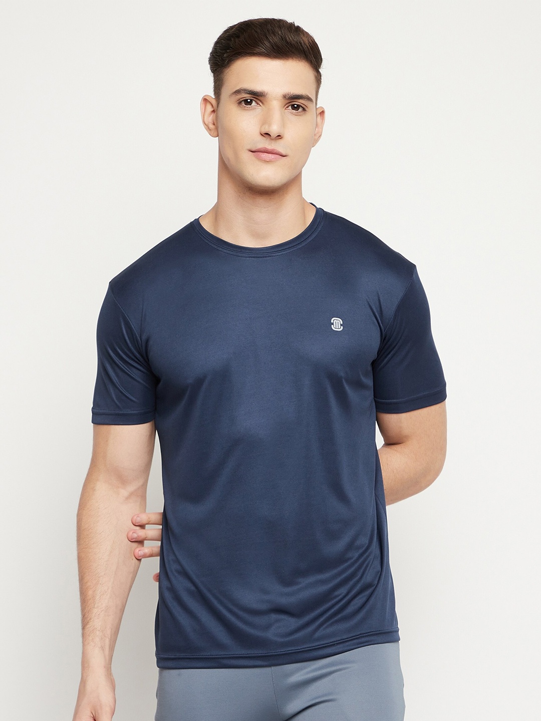 

MOZAFIA Men Navy Blue Solid Regular Fit Running T-shirt
