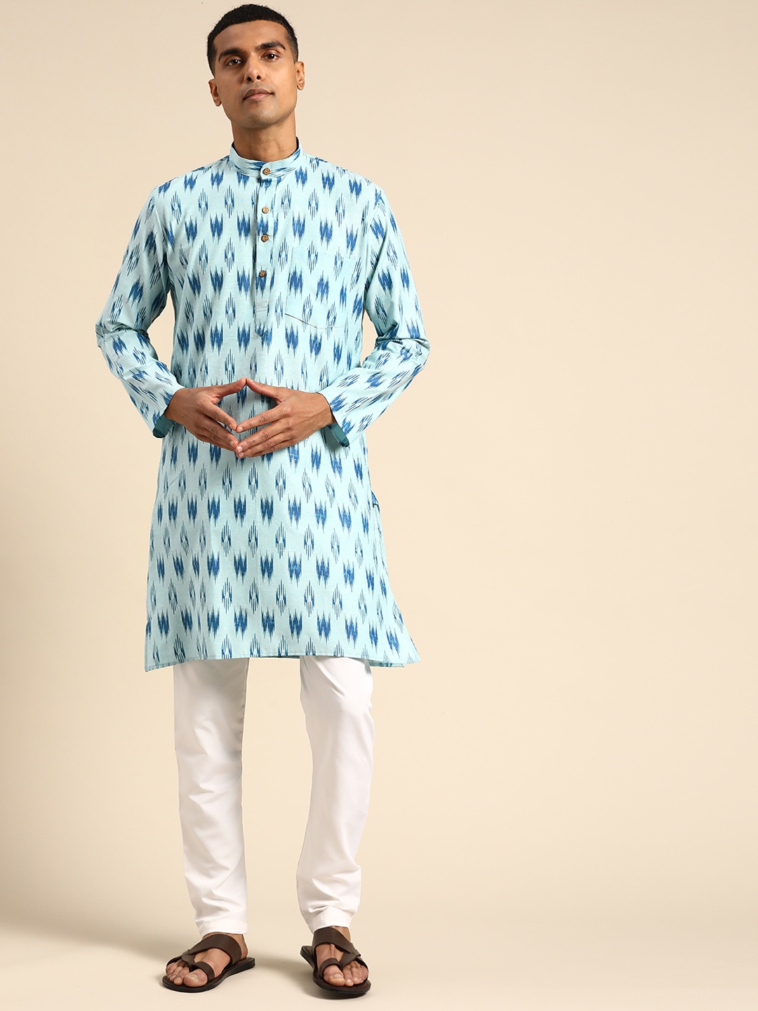 

RAJUBHAI HARGOVINDAS Men Blue Ethnic Motifs Ikat Printed Pure Cotton Kurta