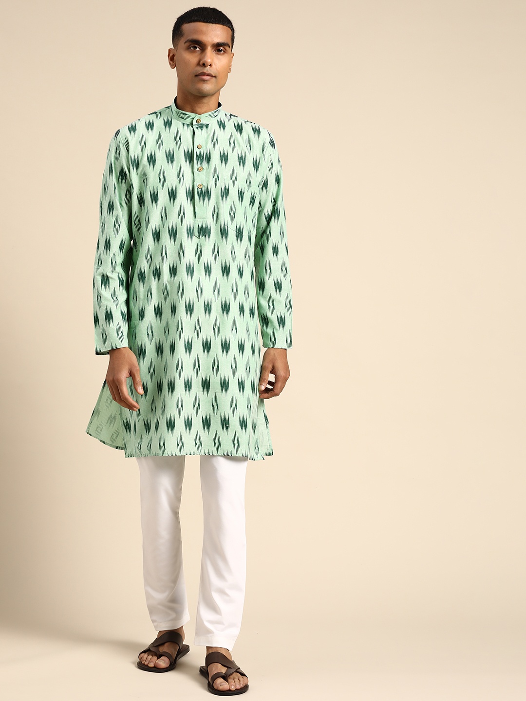 

RAJUBHAI HARGOVINDAS Men Green Ethnic Motifs Ikat Printed Pure Cotton Kurta