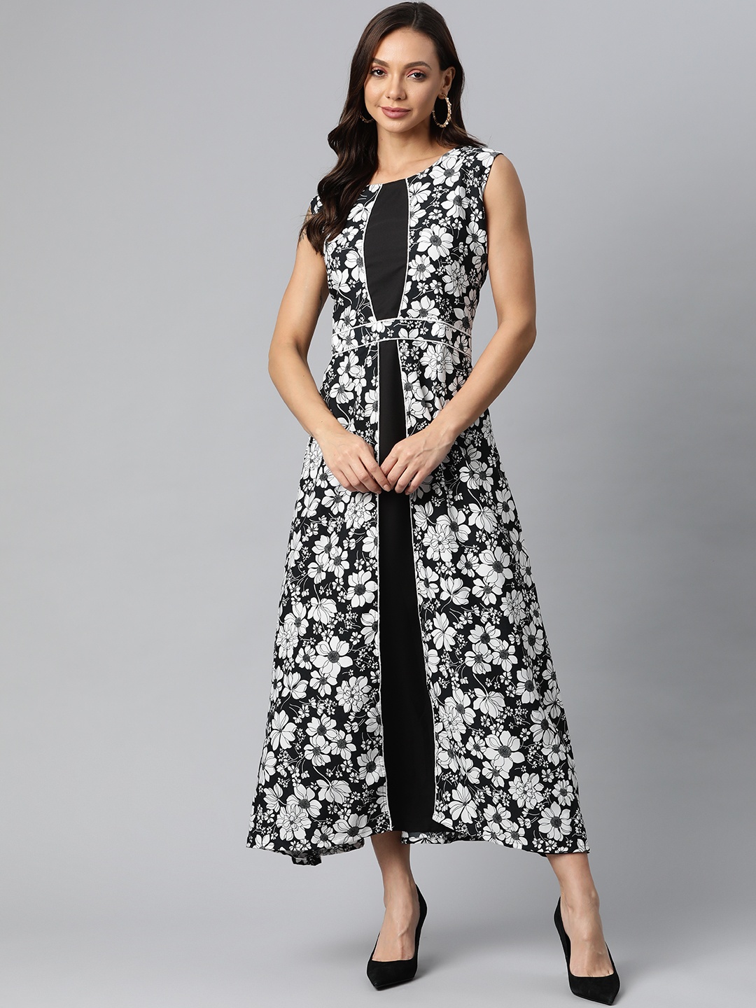 

Fashion FRICKS Black & White Floral Maxi Dress