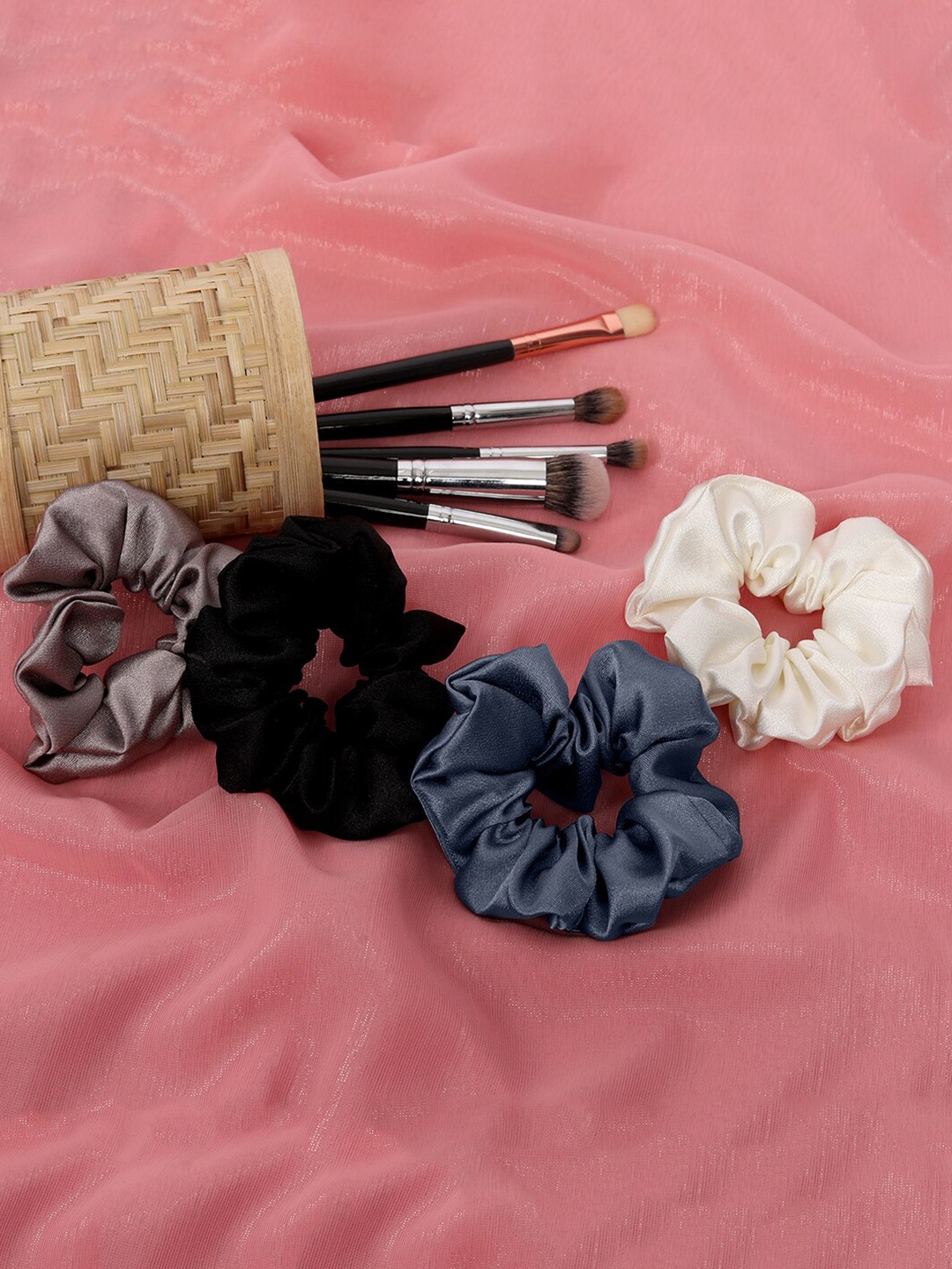 

Mueras Women Grey & White Set of 4 Satin Scrunchies
