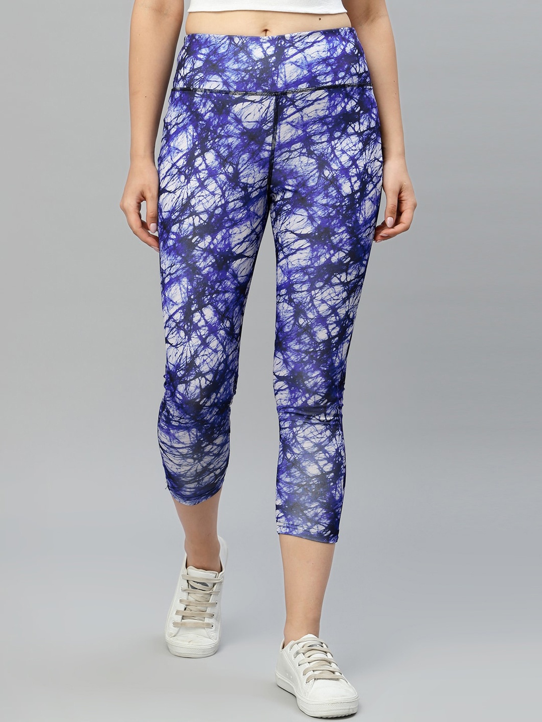 

Selvia Women Blue & White Printed Capris