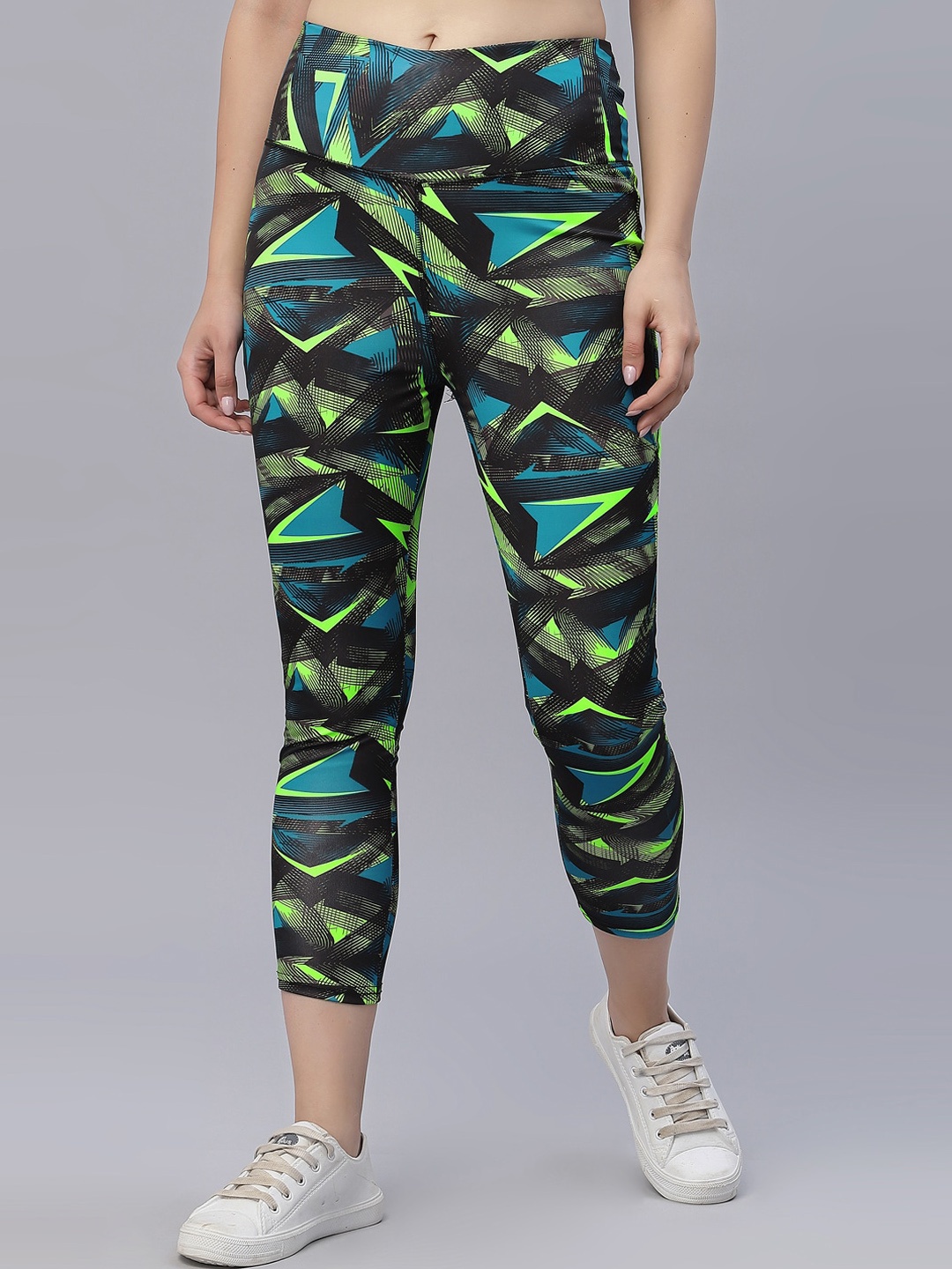 

Selvia Women Black & Green Printed 3/4th Tights