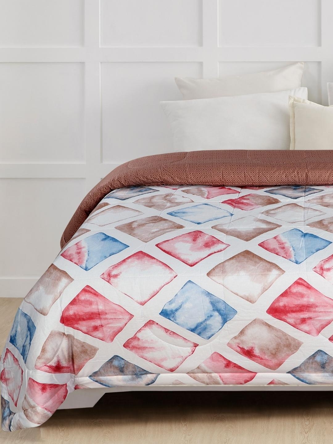 

A Homes Grace Red & White Geometric Heavy Winter 600 GSM Double Bed Quilt