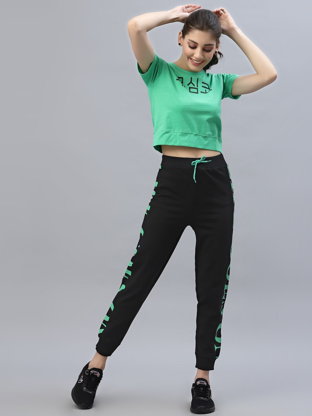 

KASSUALLY Women Green & Black Printed Jersey Tracksuits
