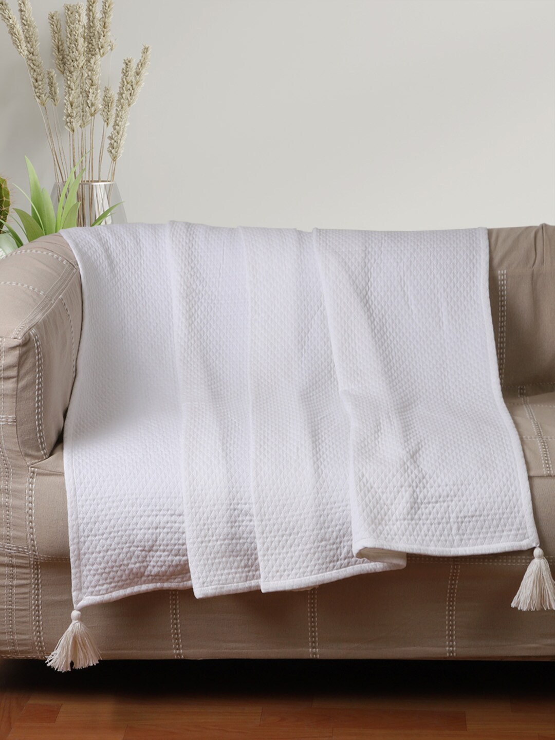 

Jamio Firati White Solid Textured Cotton Throws