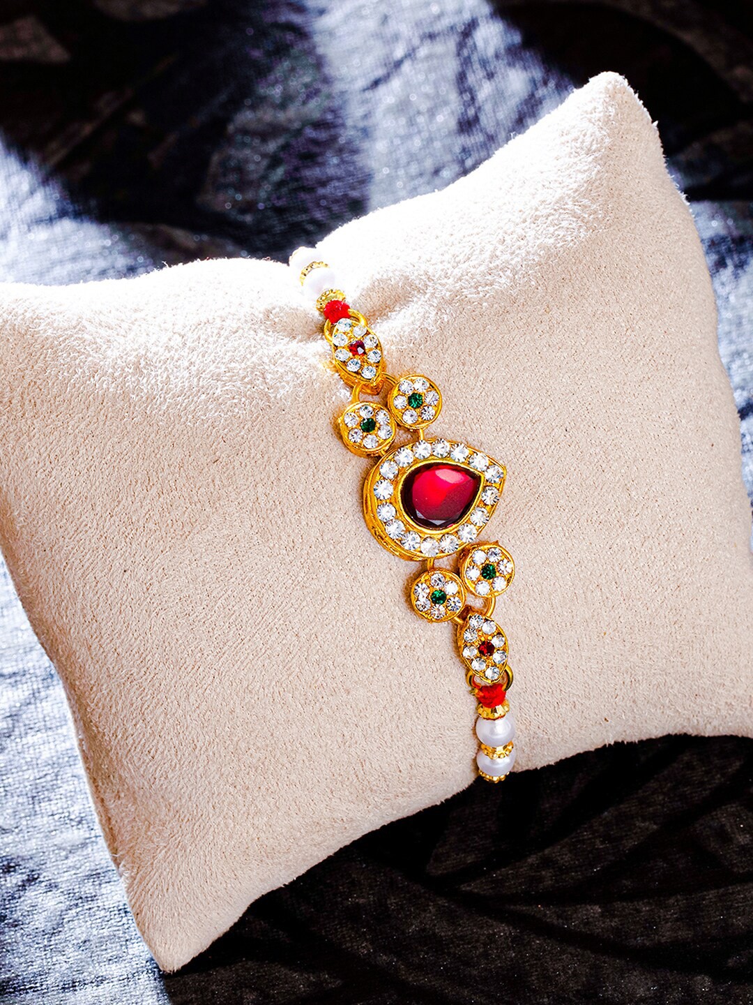 

Sukkhi Rakhi Men Gold-Plated & White Rakhi With Roli Chawal & Greeting Card, Red