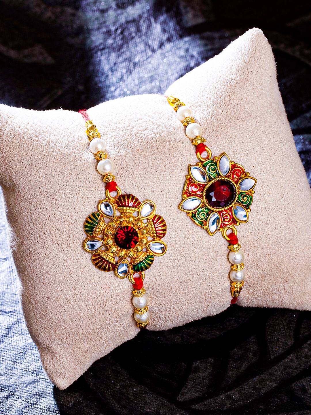 

Sukkhi Rakhi Red & Green Gold-Plated Kundan Meenakari Rakhi Gift Set