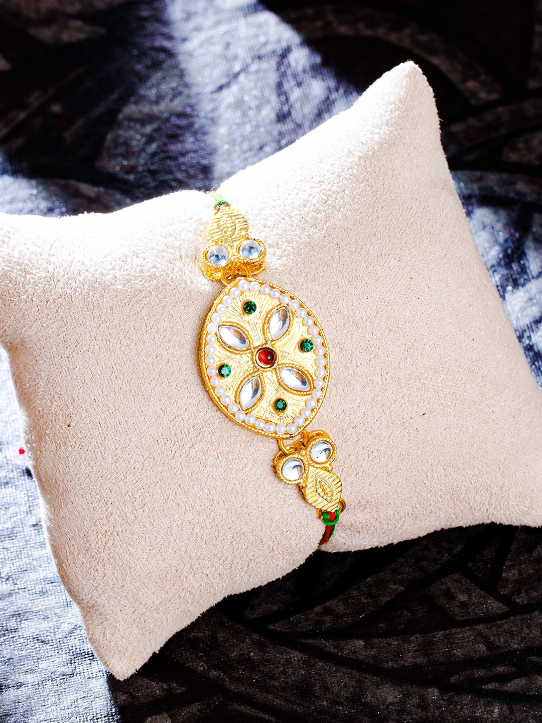

Sukkhi Rakhi Red & Green Gold-Plated Kundan Rakhi Gift Set