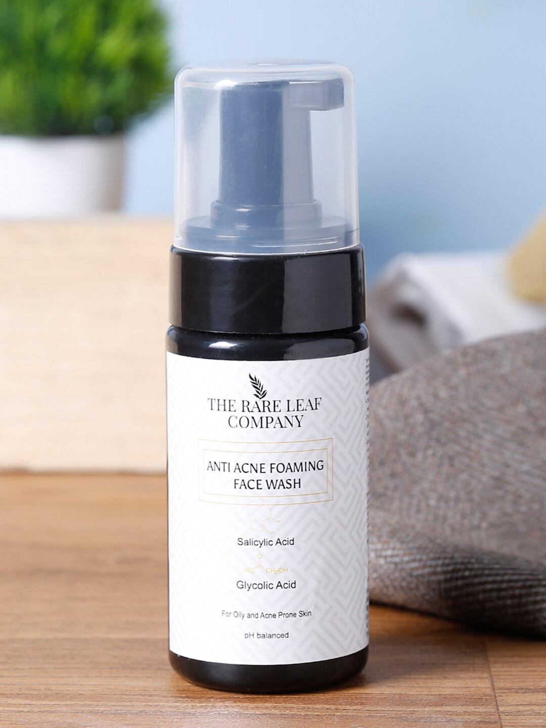 

THE RARE LEAF COMPANY Foaming Face Wash 100ml, White