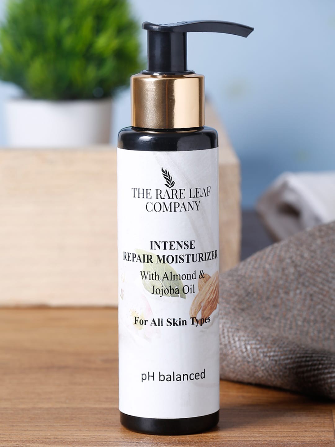 

THE RARE LEAF COMPANY Almond and Jojoba Body Lotion 100 ml, White
