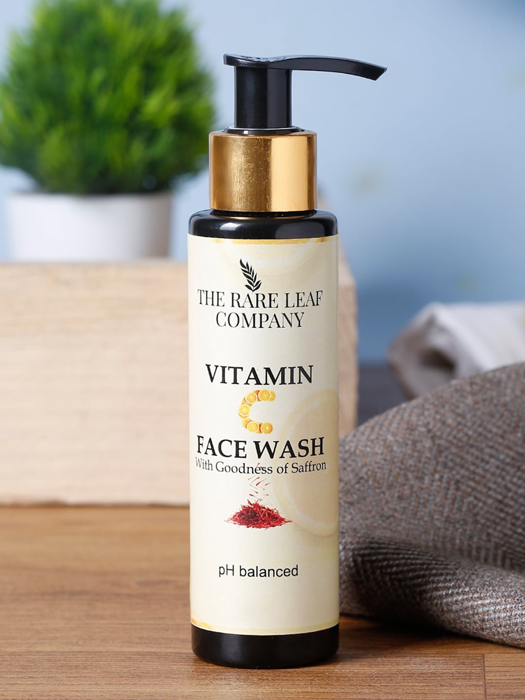

THE RARE LEAF COMPANY Vitamin C With Saffron Face Wash 100 ml, White