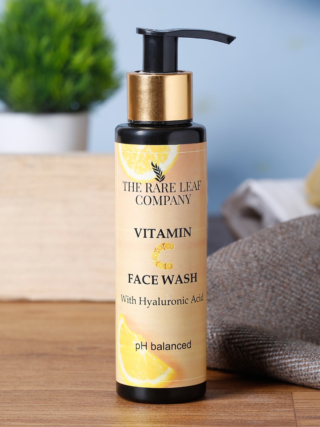 

THE RARE LEAF COMPANY Vitamin C and Hyaluronic Acid Face Wash 100ml, White