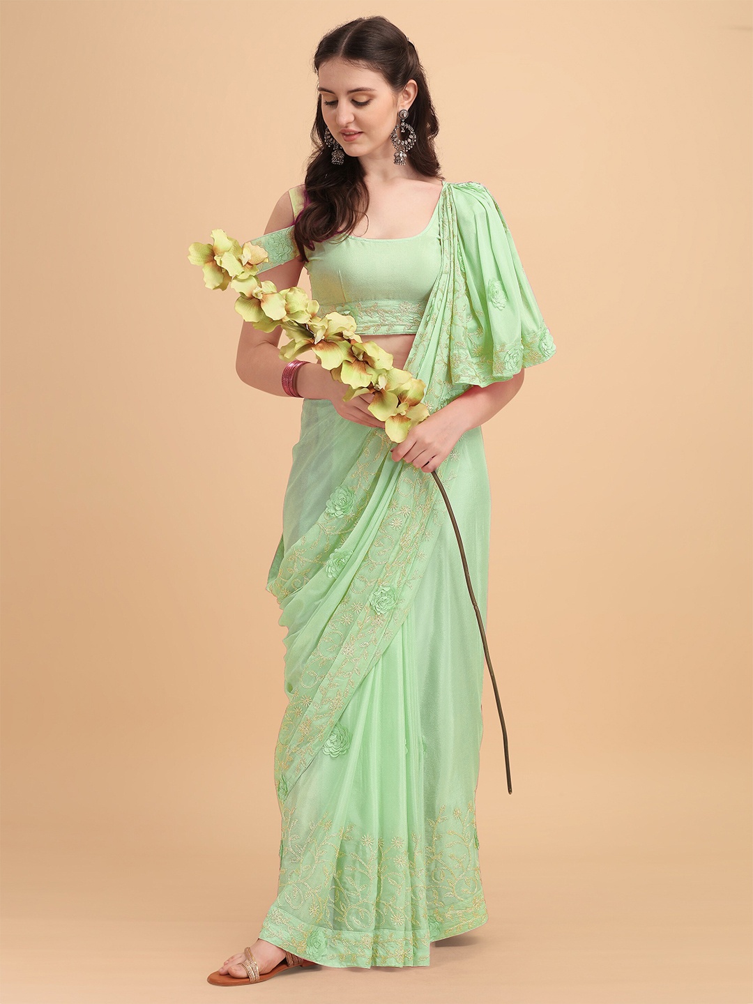 

Sangria Green & Gold-Toned Floral Embroidered Saree