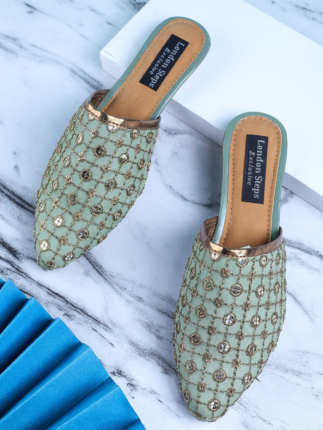 

LONDON STEPS Women Green Flats