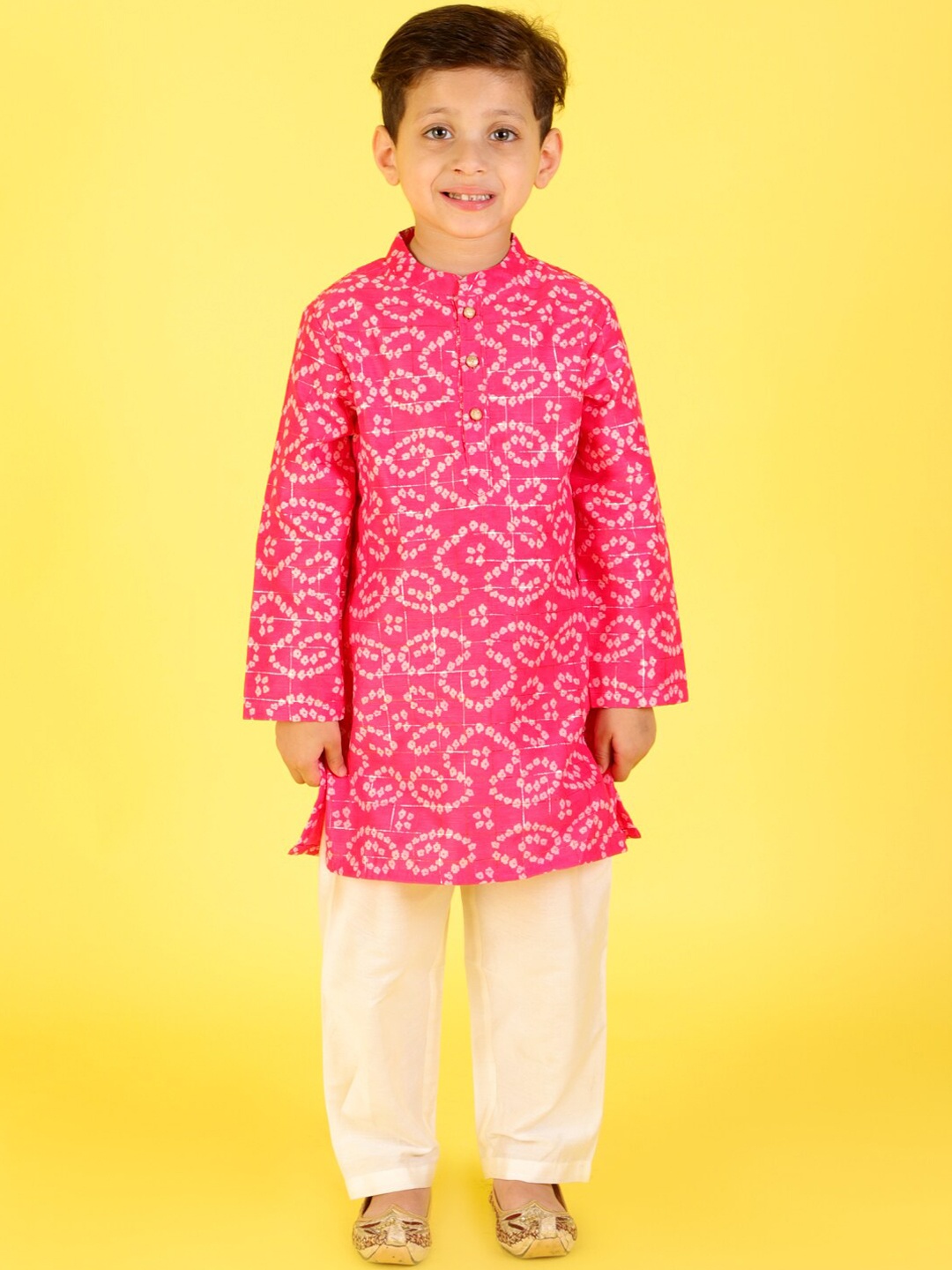 

LIL DRAMA Boys Pink Bandhani Printed Kurta with Pyjamas