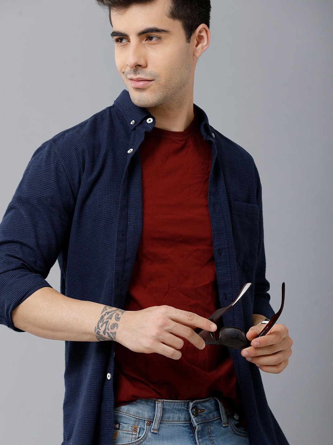 

YOVISH Men Navy Blue Solid Smart Slim Fit Casual Shirt