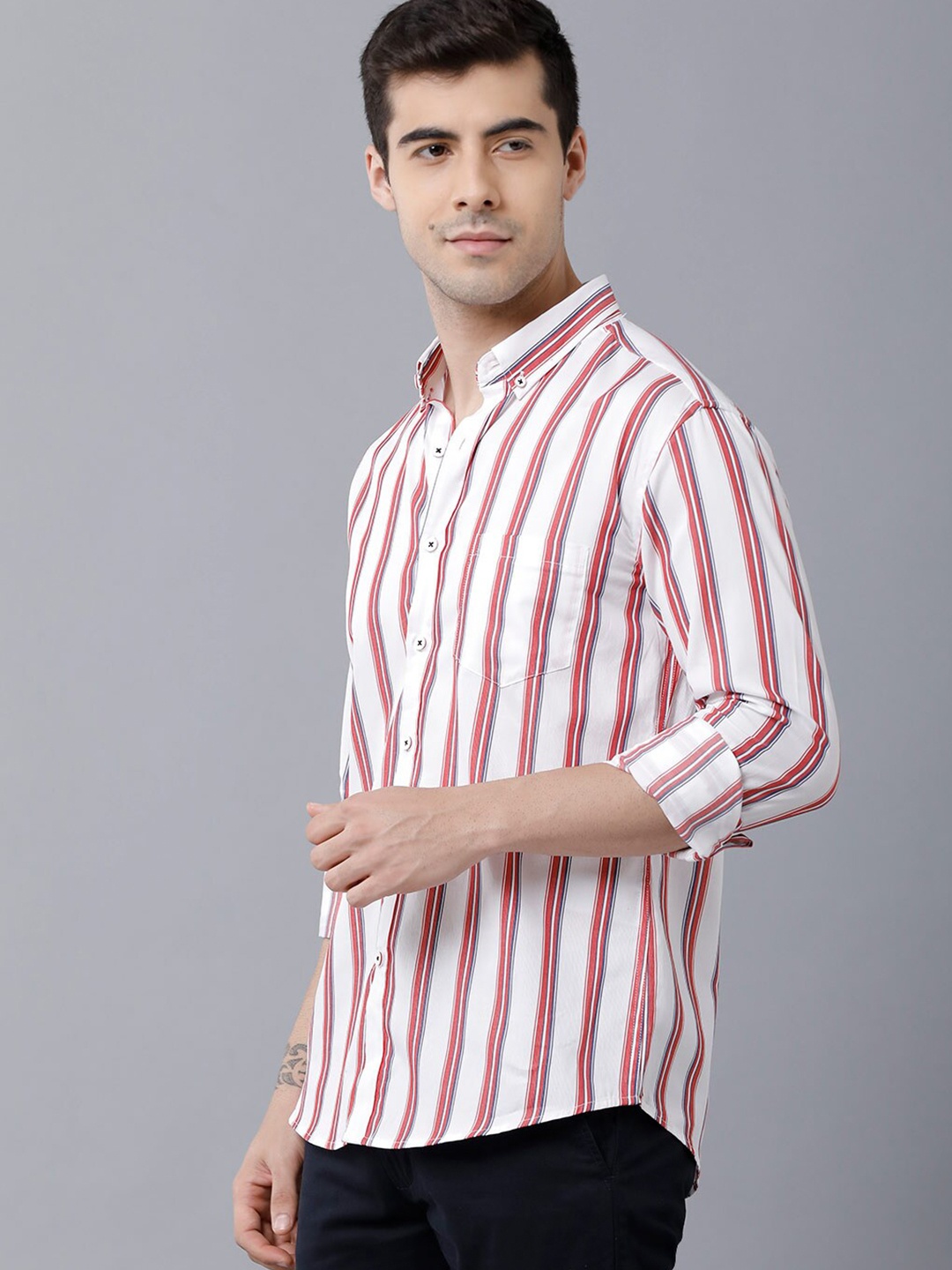 

YOVISH Men White Smart Slim Fit Striped Casual Shirt