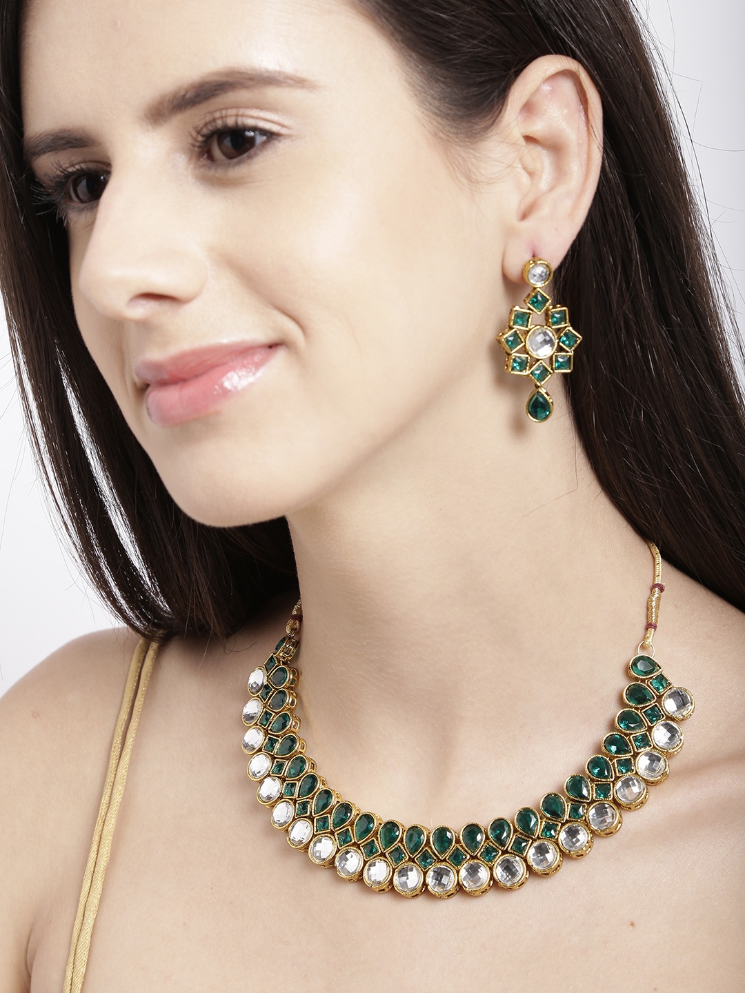 

Zaveri Pearls Green & Gold-Toned Embellished Jewellery Set