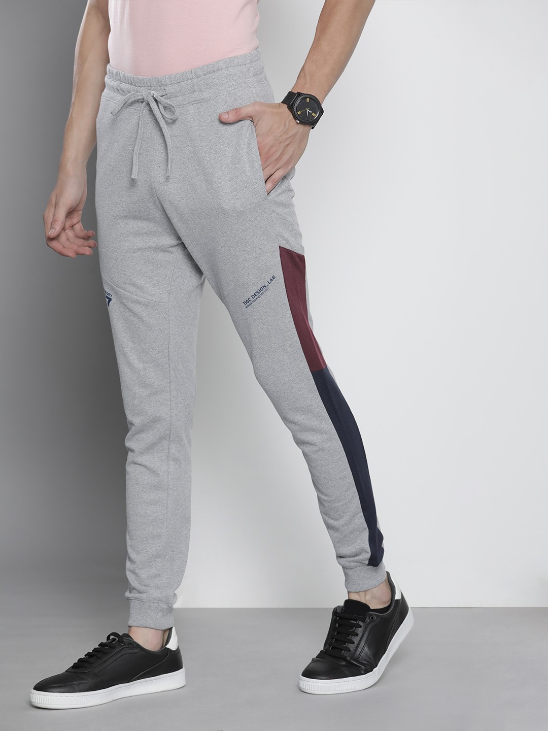 

The Indian Garage Co Men Grey Solid Slim Fit Joggers