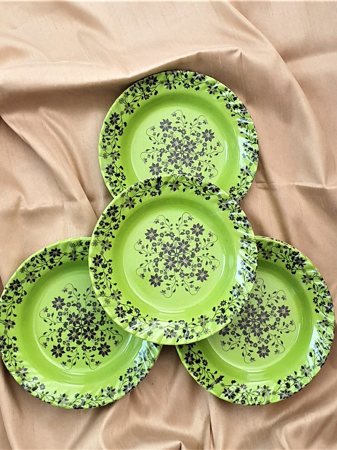

Gallery99 Green & Black 12 Pieces Floral Printed Melamine Matte Dinner Set