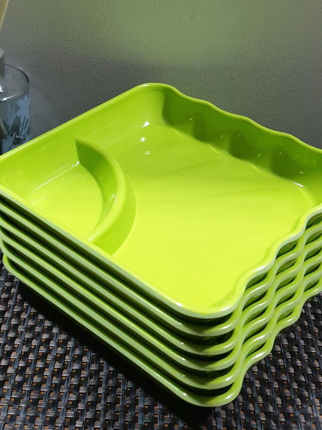 

Gallery99 Green & 6 Pieces Melamine Glossy Plates